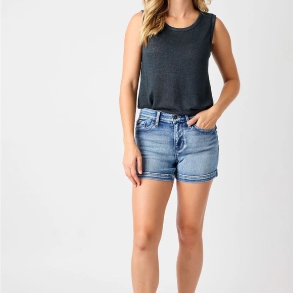 Judy Blue Pants - Judy Blue Mid-rise Heavy Contrast Flap Pockets Shorts